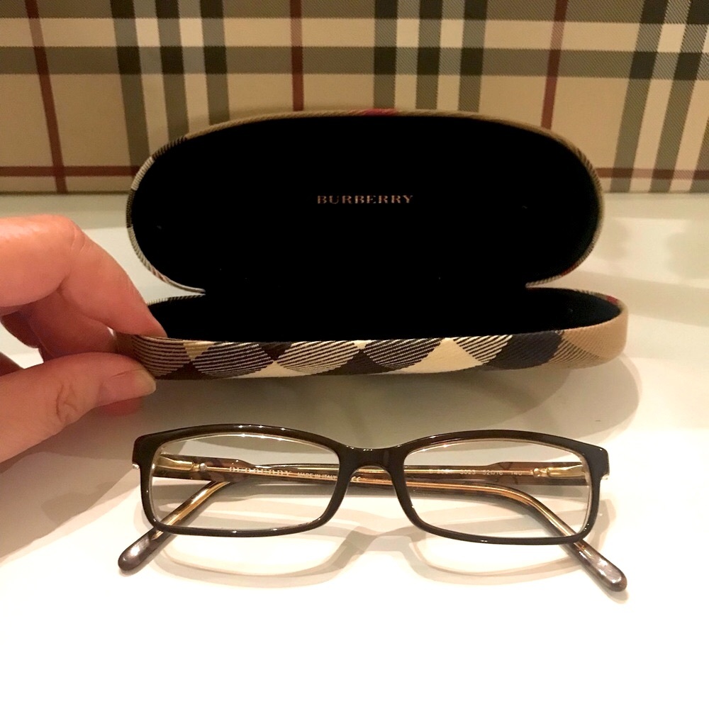 ❤️❤️Burberry prescription glasses w case